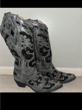 Gray Embellished Western Heeled Boots - Fashionable Cowboy Style